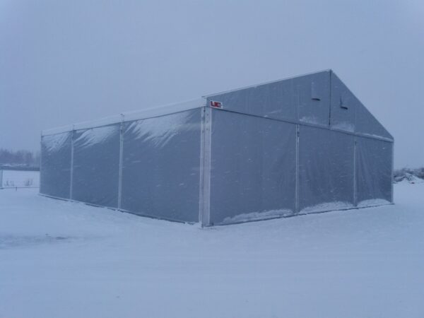 Käytetty PVC-halli 15 x 15 m x korkeus 4 m
