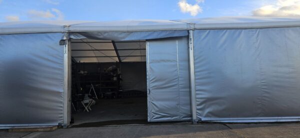 Käytetty PVC-halli 15 x 15 m x korkeus 4 m