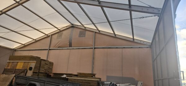 Käytetty PVC-halli 15 x 15 m x korkeus 4 m