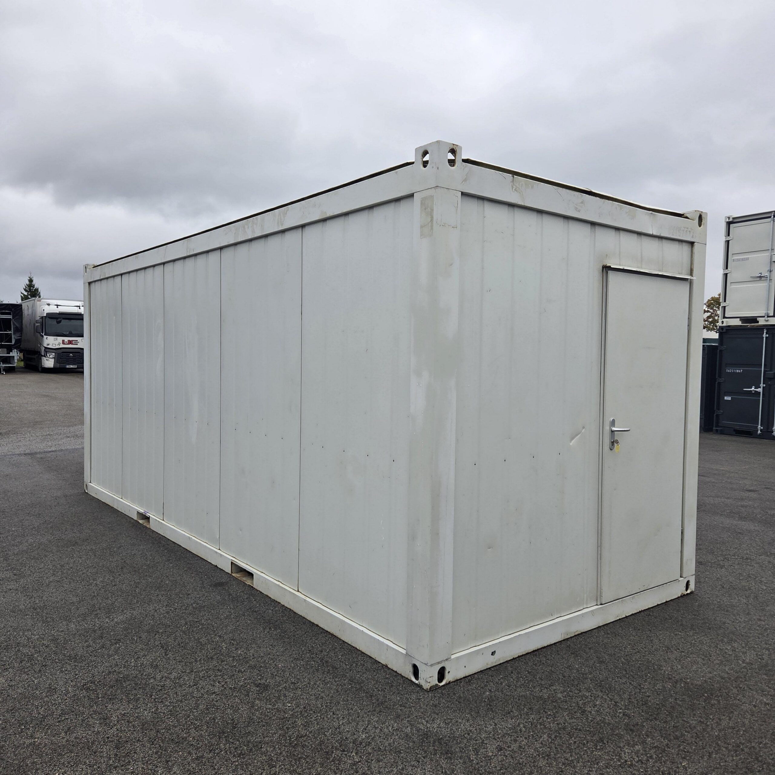 KASUTATUD Containex Soojak 2,40x6,00m, 2 akent ja 1 uks