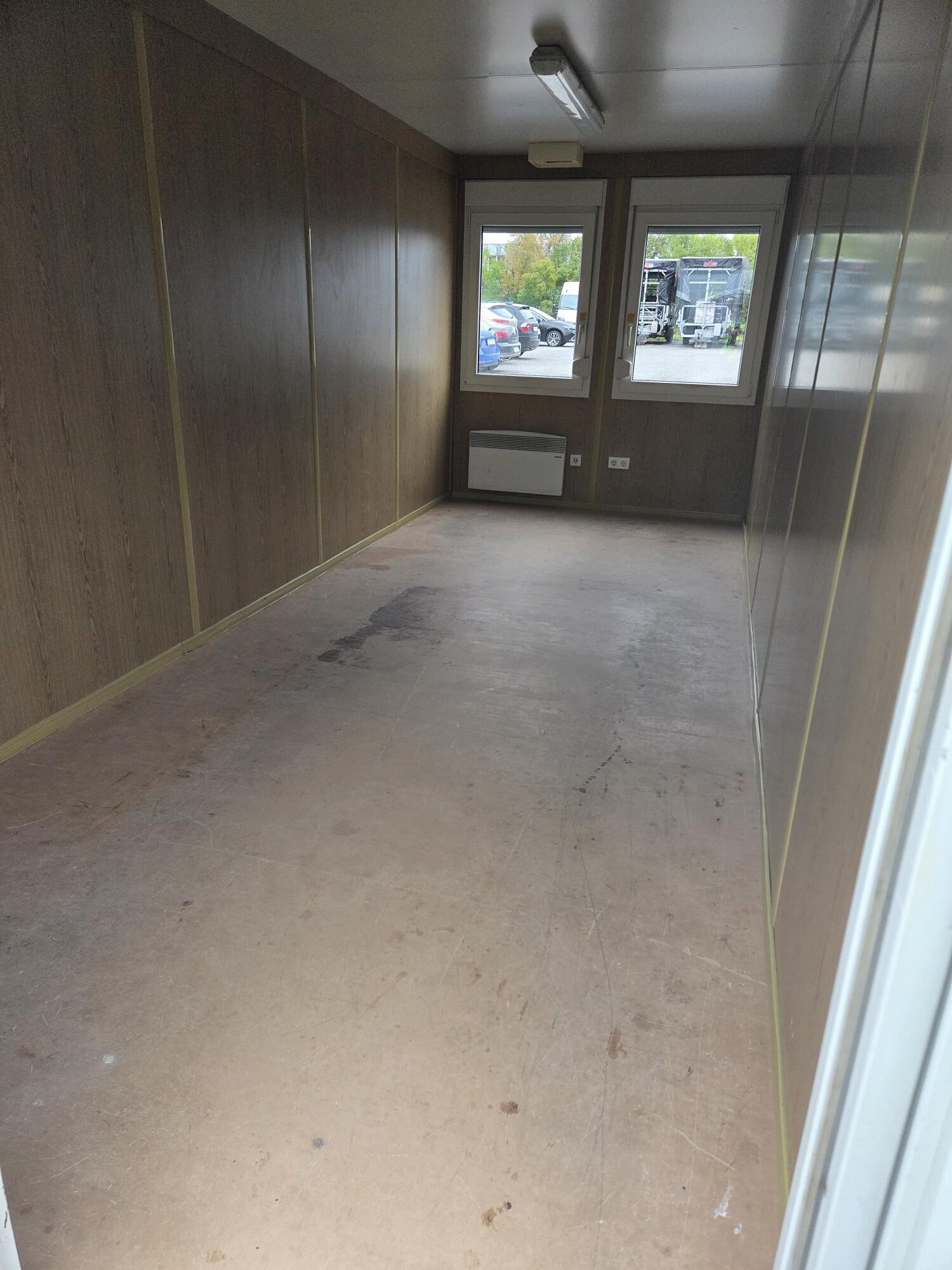 KASUTATUD Containex Soojak 2,40x6,00m, 2 akent ja 1 uks