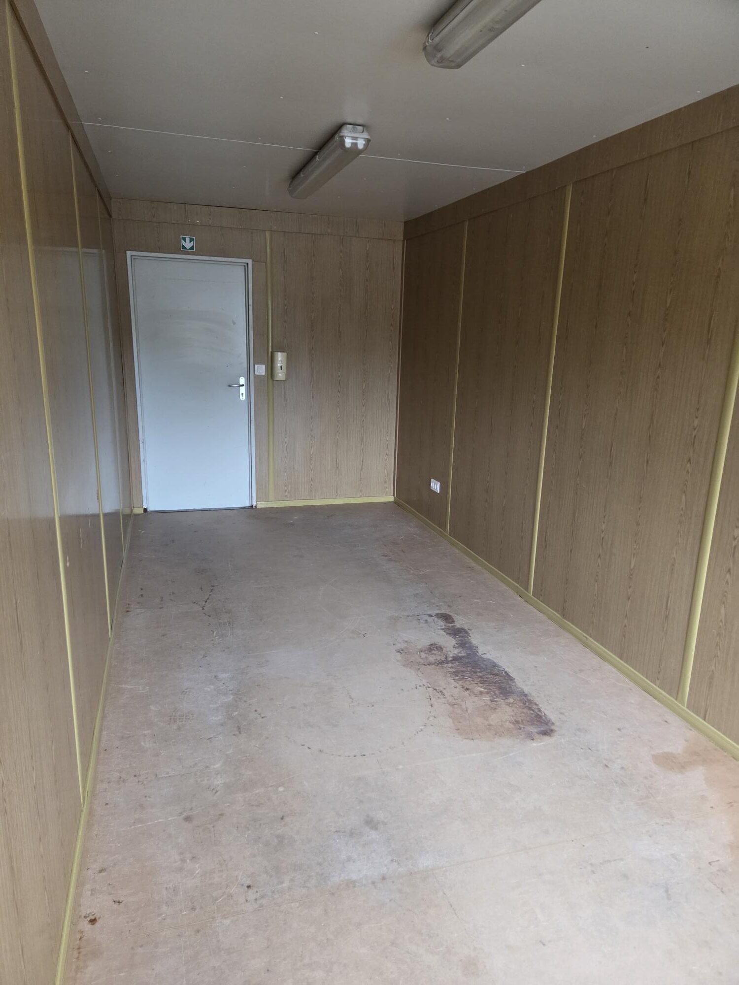 KASUTATUD Containex Soojak 2,40x6,00m, 2 akent ja 1 uks
