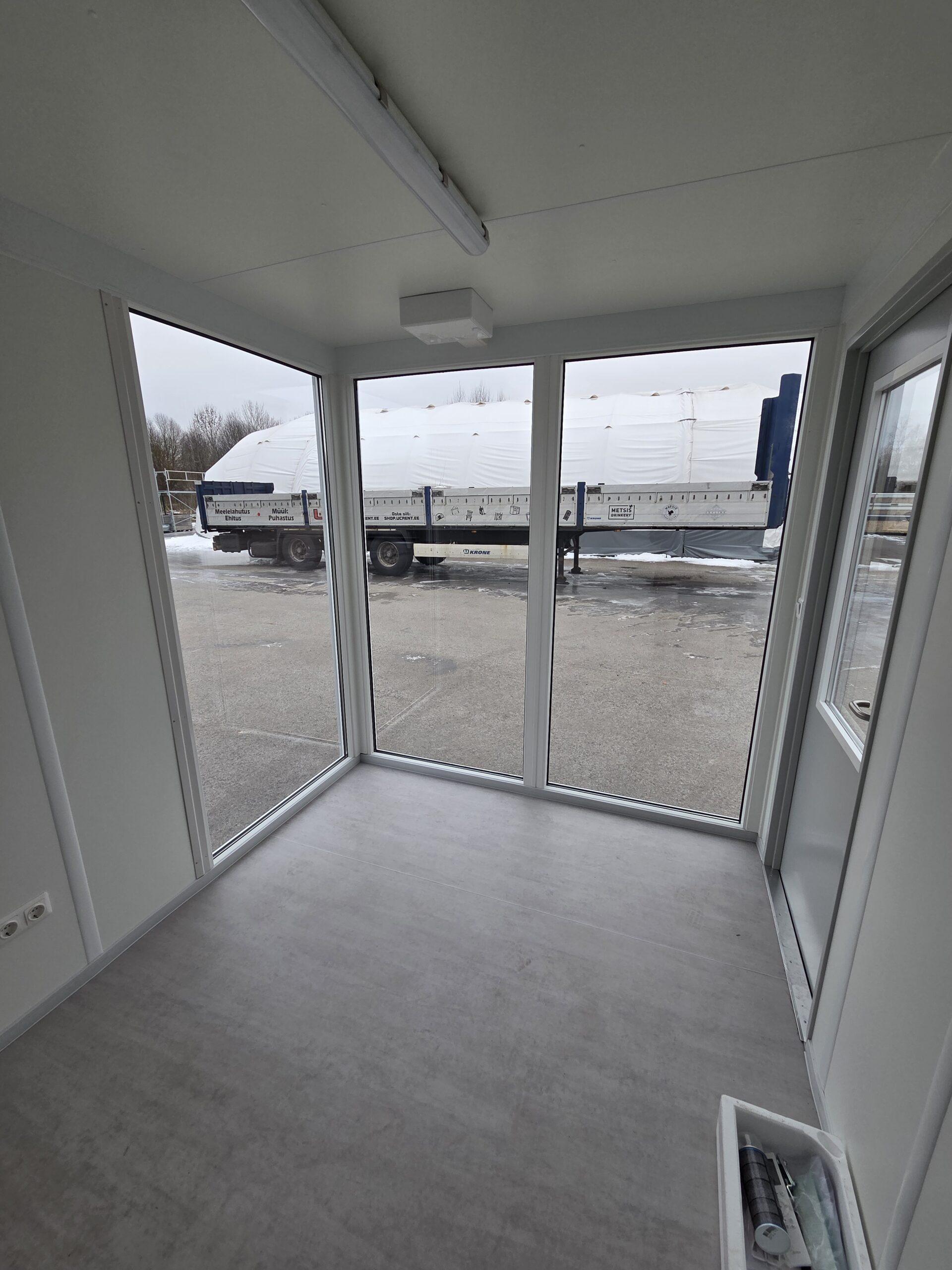 Containex standard soojak 3x panoraam aknad 2.4 x 3m + õhksoojuspump