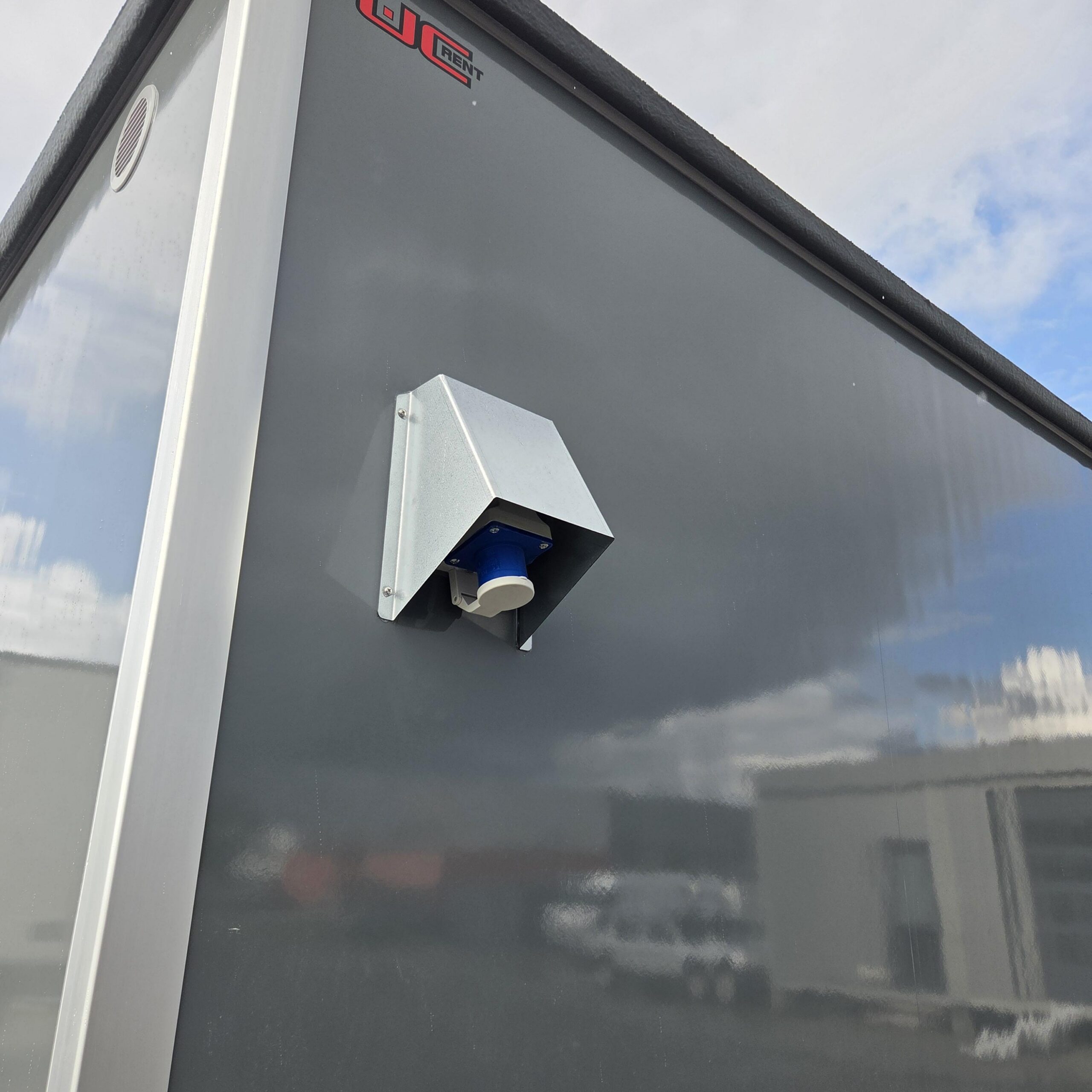 Soojustatud 1 kohaline inva WC soojak, kogumispaagiga 220L, hall - järeltellitav