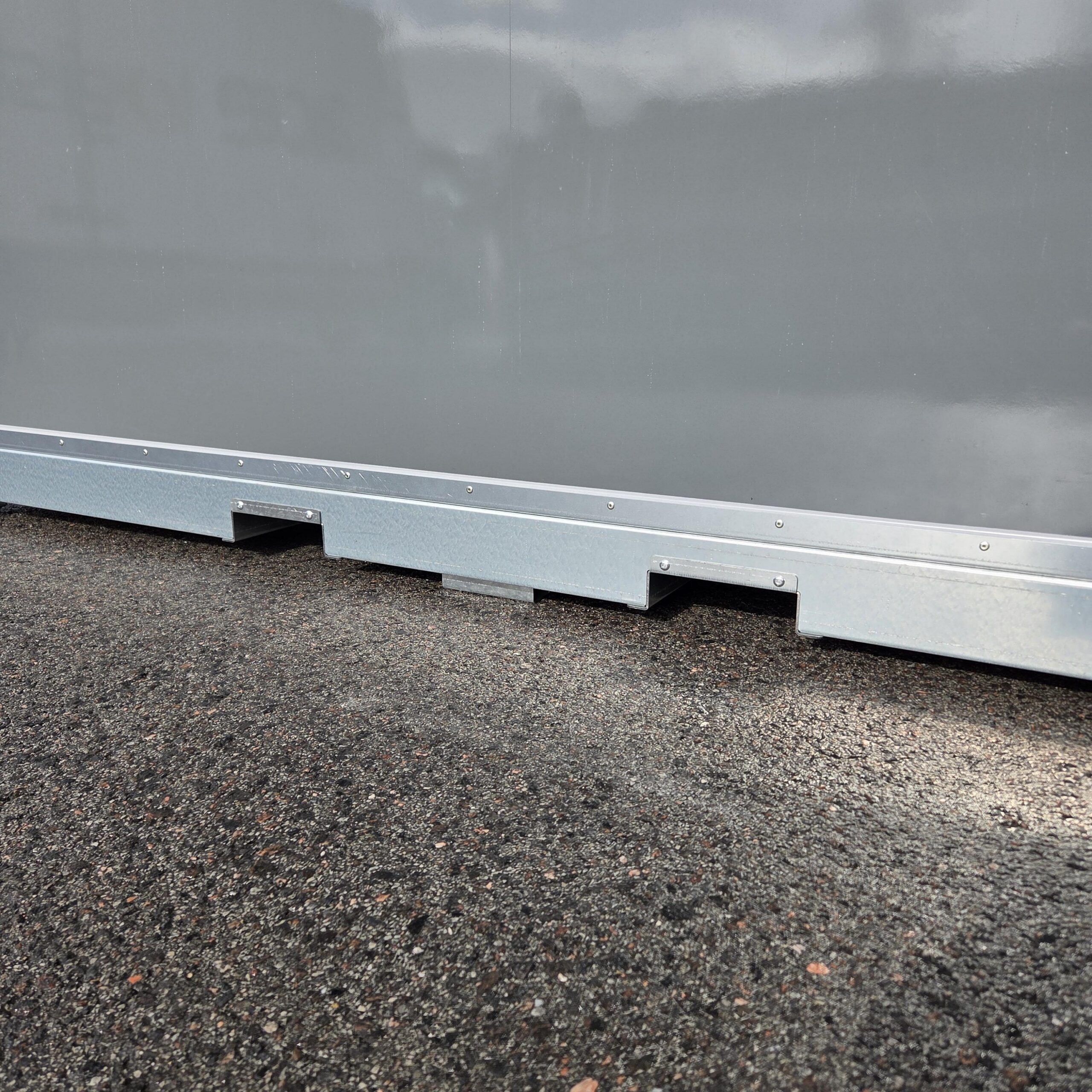 Soojustatud 1 kohaline inva WC soojak, kogumispaagiga 220L, hall - järeltellitav