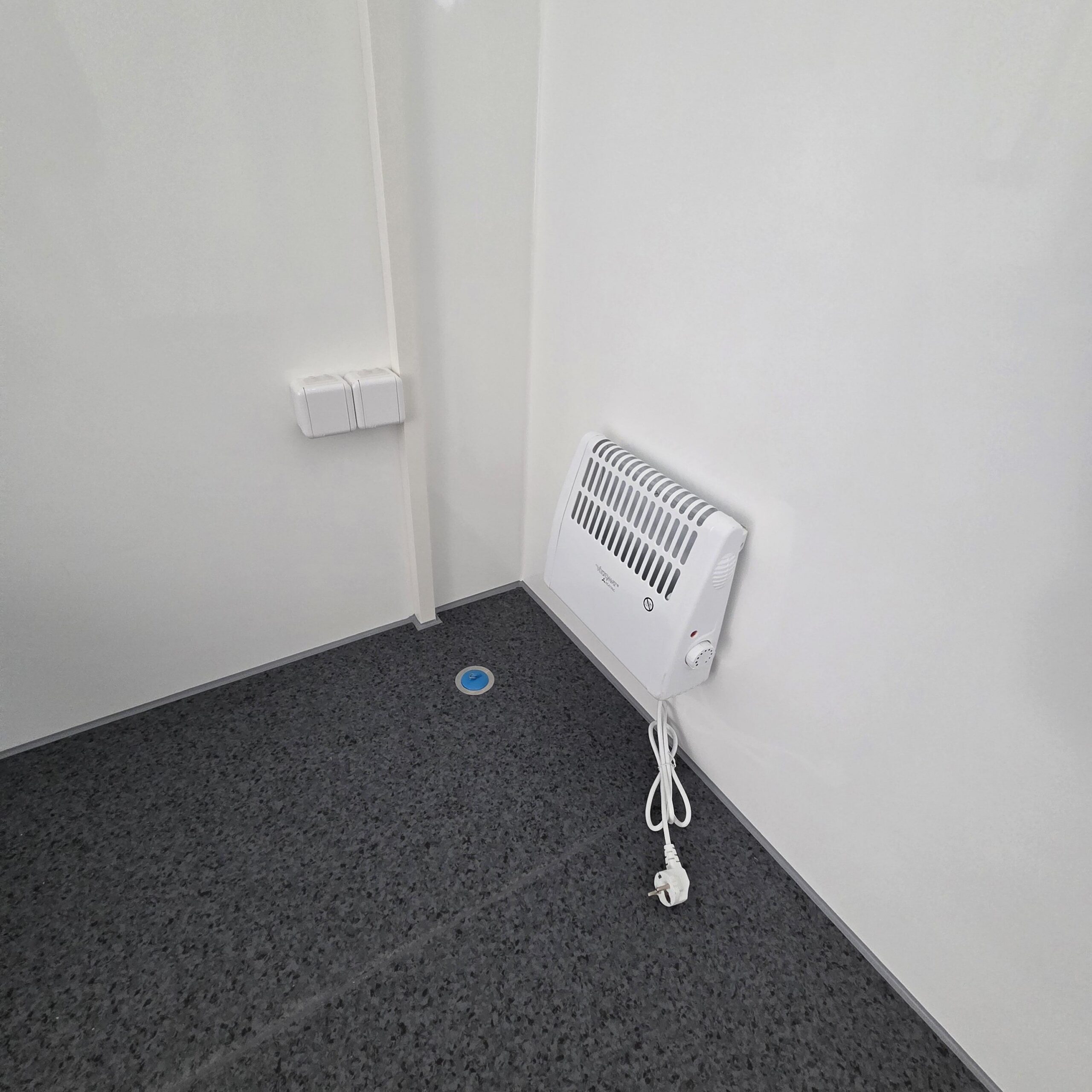 Soojustatud 1 kohaline inva WC soojak, kogumispaagiga 220L, hall - järeltellitav