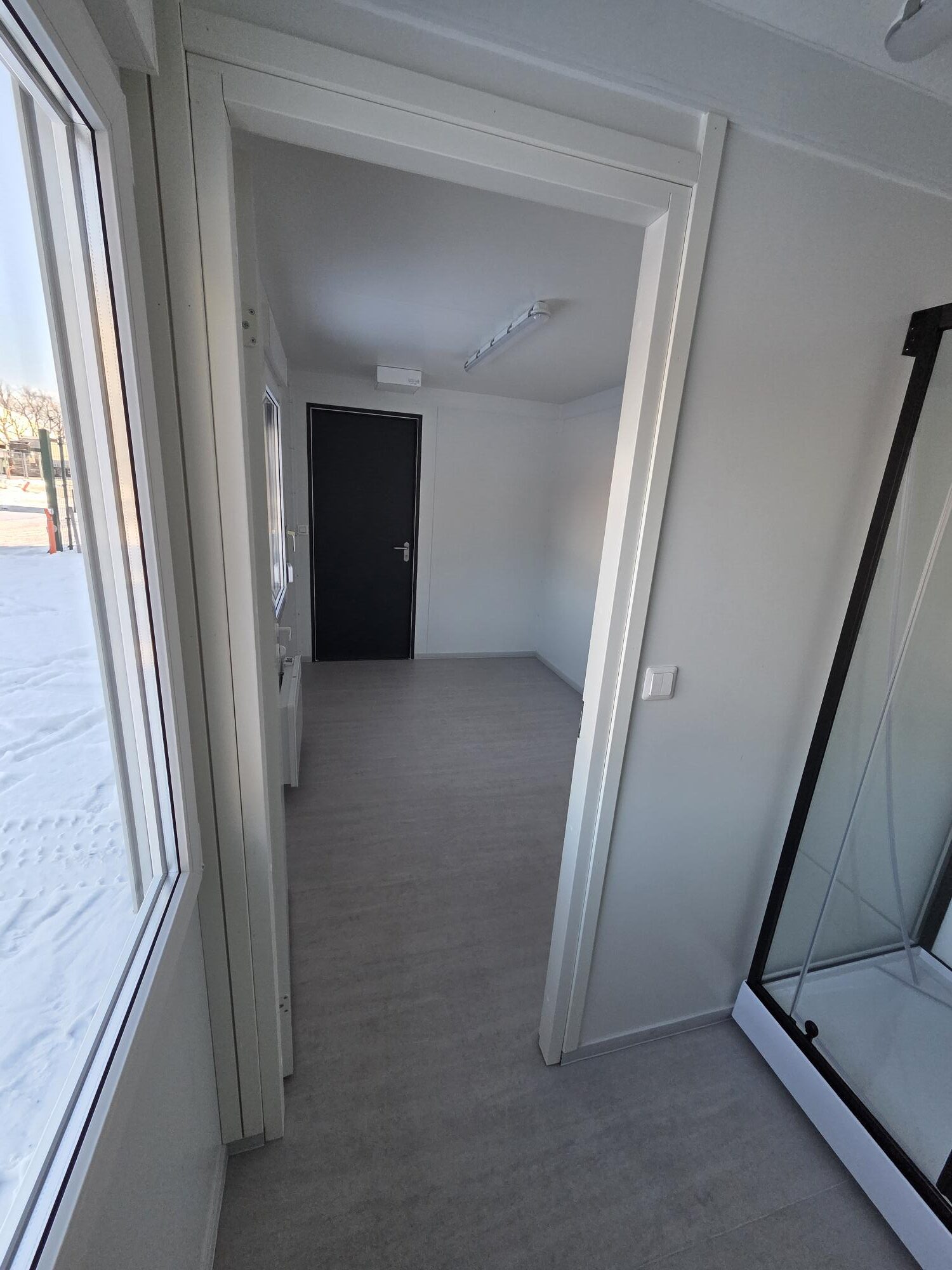 Containex standard PU soojak 2,4x6m wc ja duśiga, tumehall