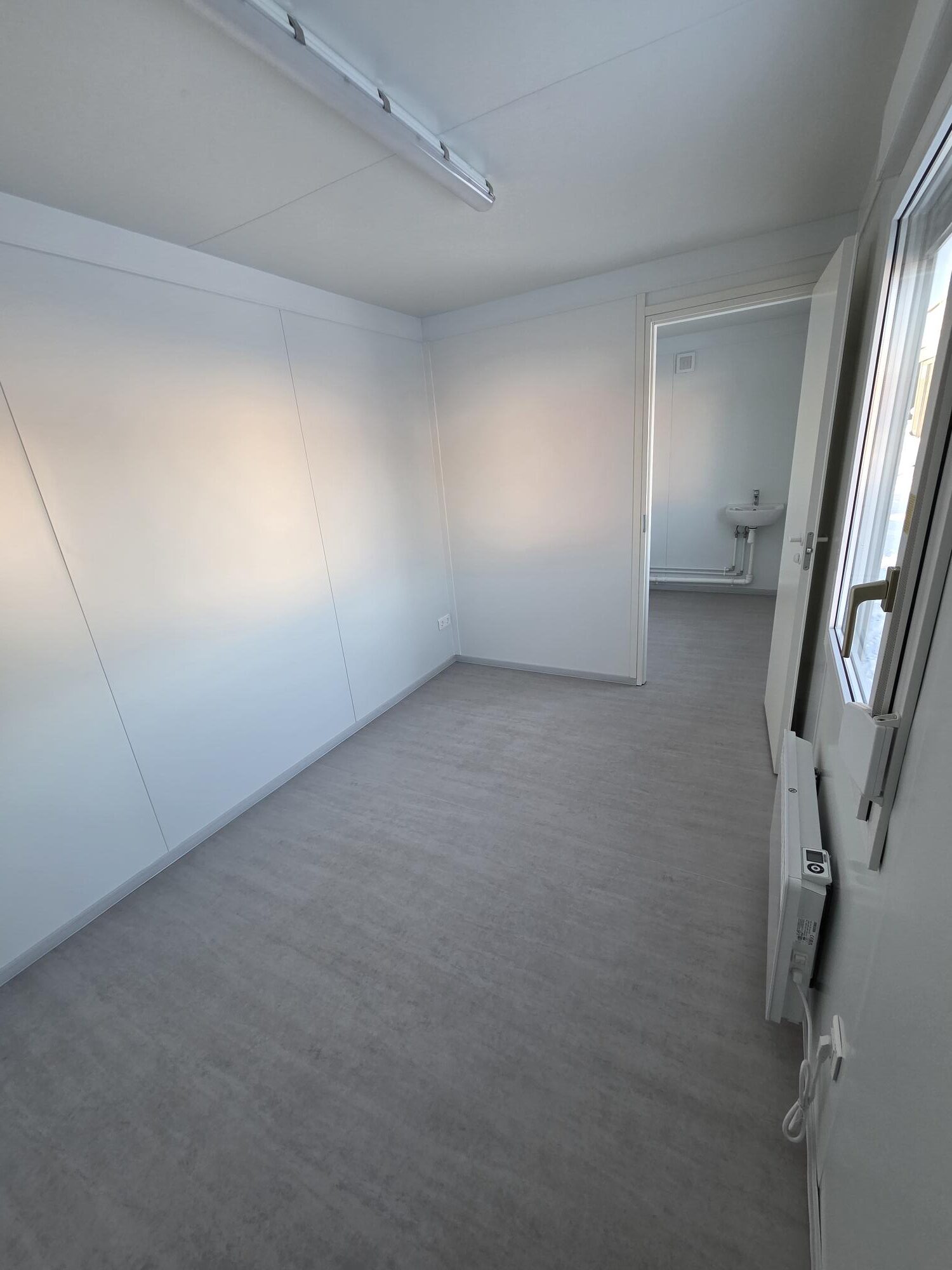 Containex standard PU soojak 2,4x6m wc ja duśiga, tumehall