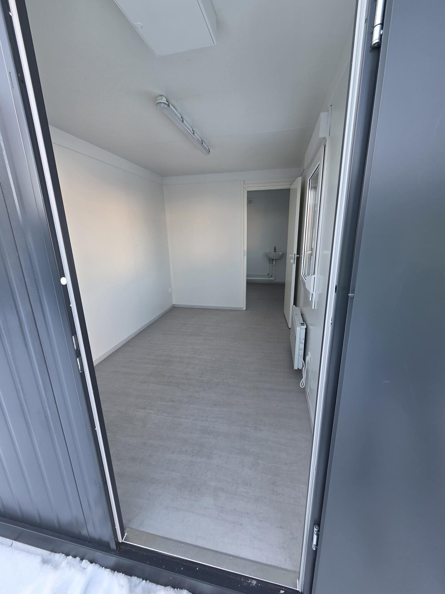 Containex standard PU soojak 2,4x6m wc ja duśiga, tumehall