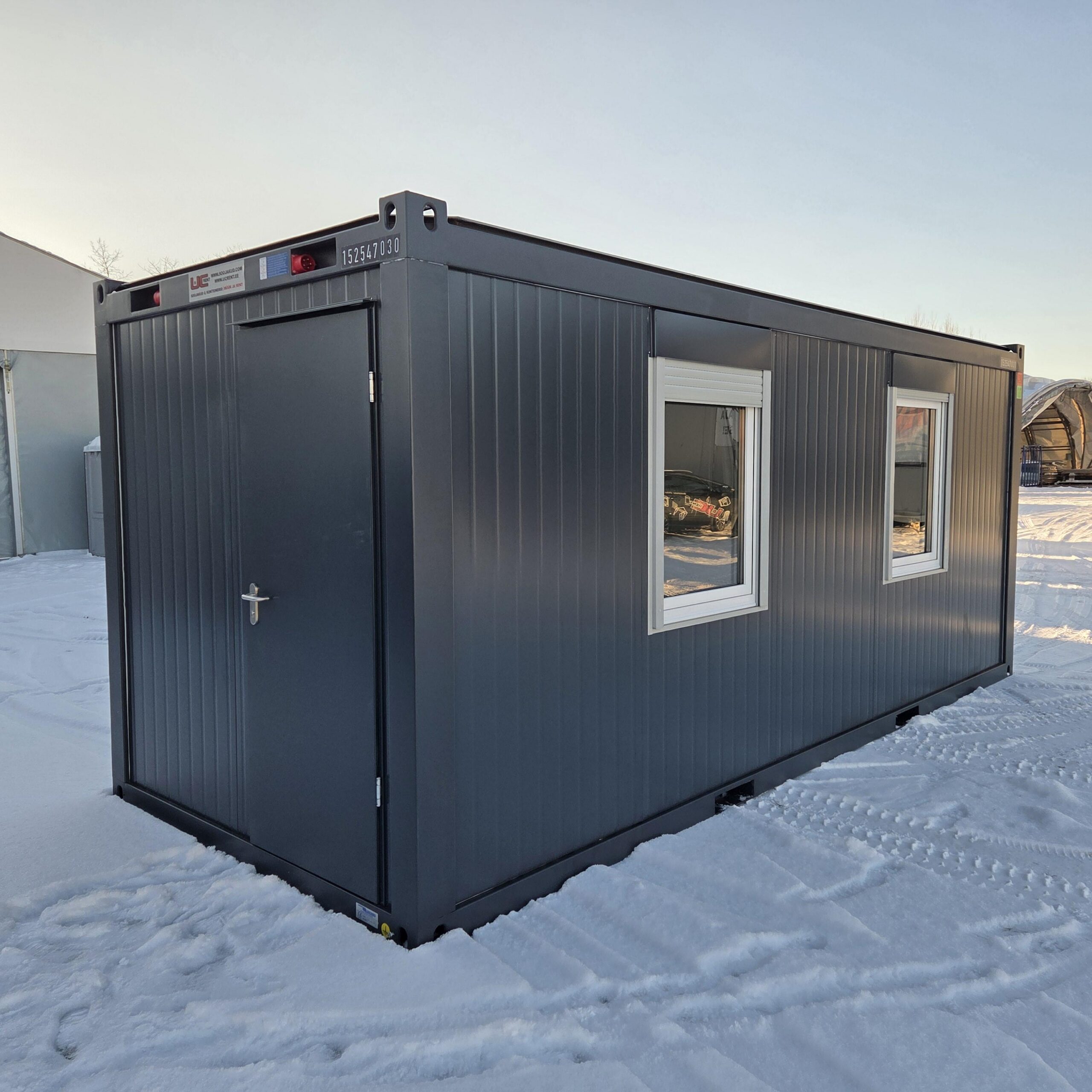 Containex standard PU soojak 2,4x6m wc ja duśiga, tumehall