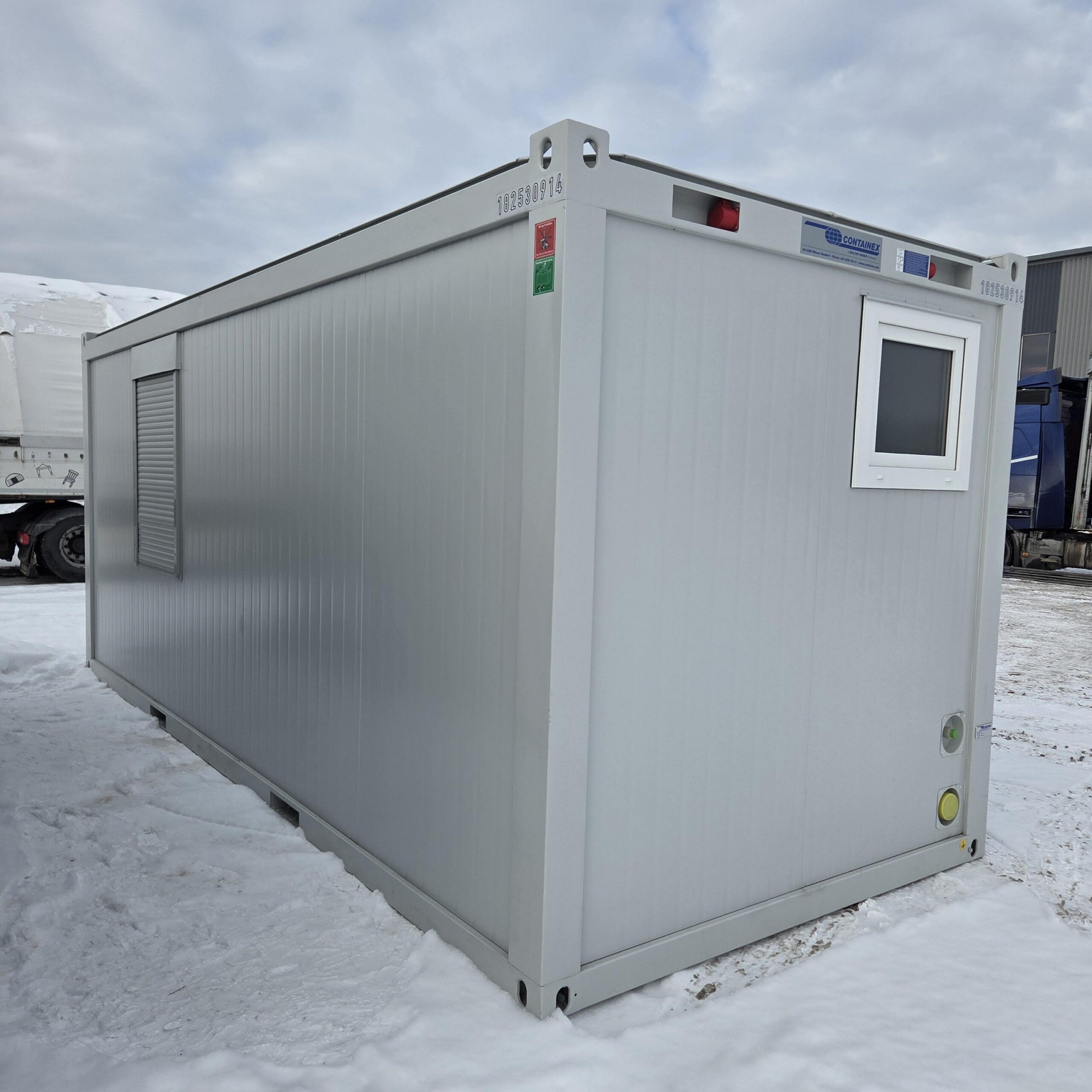 Containex standard PU soojak 2,4x6m vannitoaga - LAOS