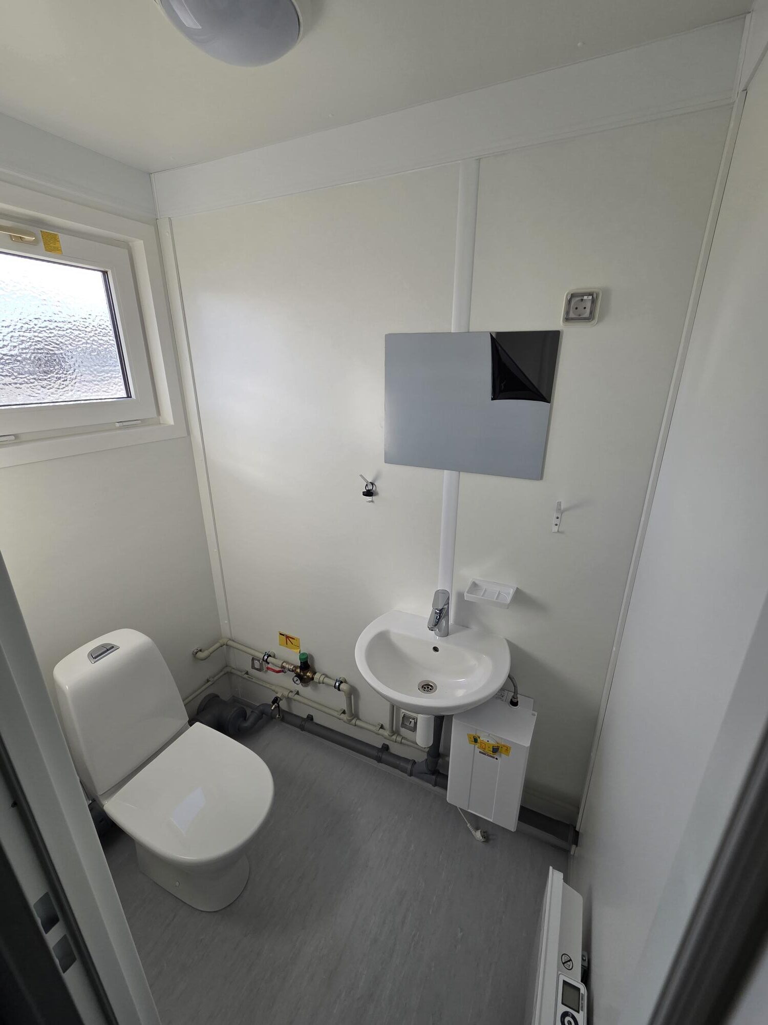 Containex standard soojak 2,4x6m, MINIKÖÖK ja WC - laos!