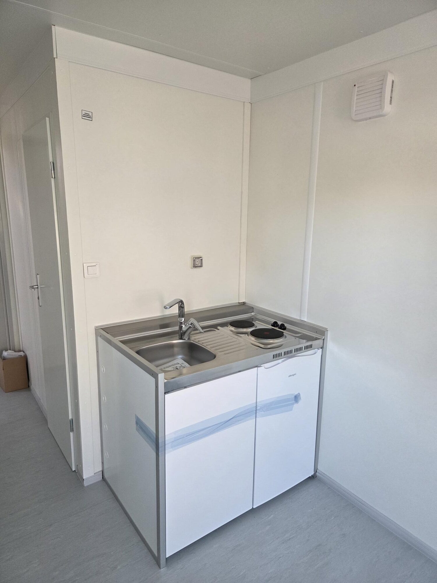 Containex standard soojak 2,4x6m, MINIKÖÖK ja WC - laos!